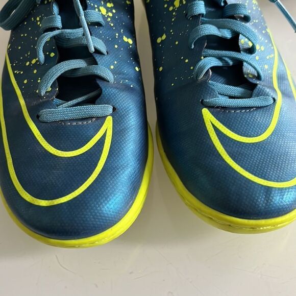 Nike Mercurial Running Shoes - Picture 3 of 5